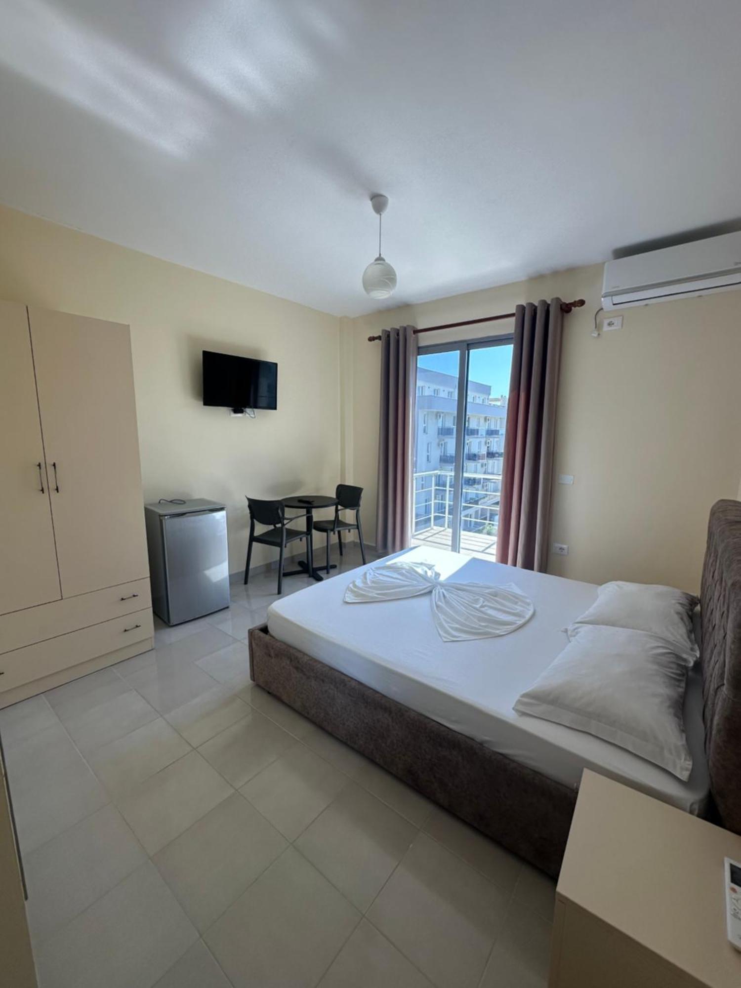 Deor Hotel Shengjin Exterior photo
