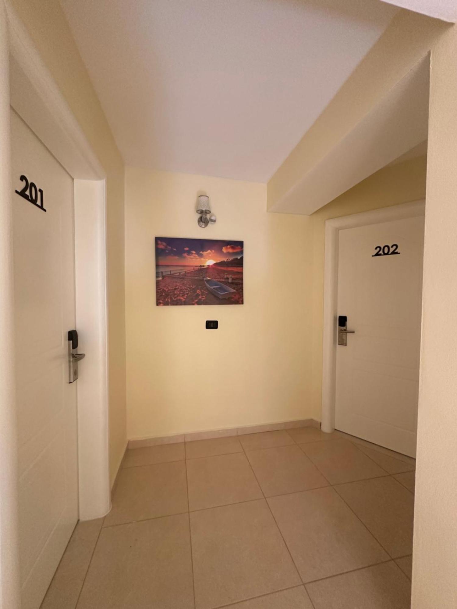 Deor Hotel Shengjin Exterior photo